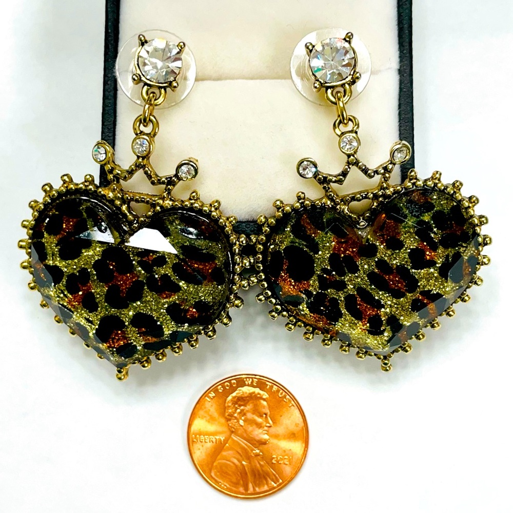 Betsey Johnson Leopard Heart Earrings. 🐆 ❤️ Box not included.